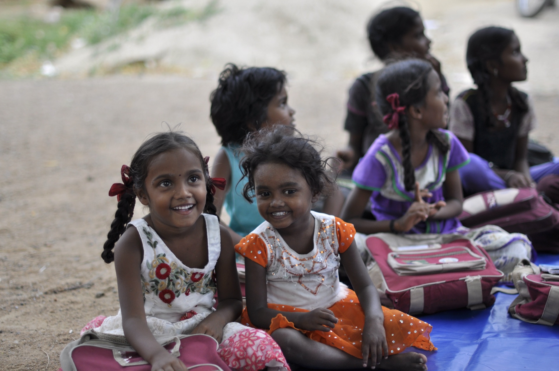 Kinder aus der Gypsy-Community — Weihnachten für Alle mit der Stiftung Contactions